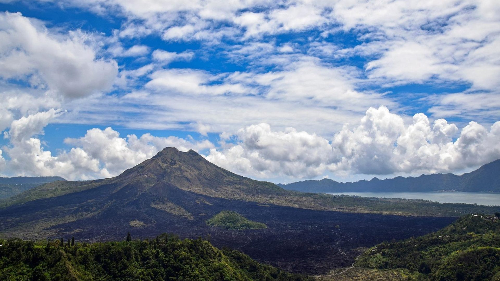 kintamani-village-view-volcano-bali-golden-tour