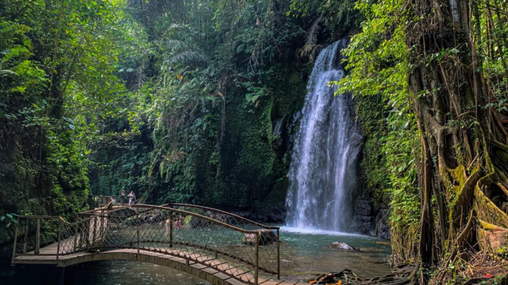 wisata ulu petanu waterfall